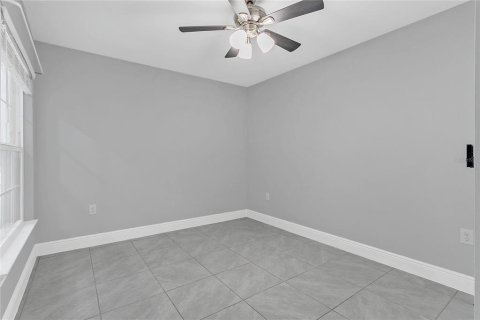 House in Kissimmee, Florida 5 bedrooms, 195.56 sq.m. № 1556139 - photo 13