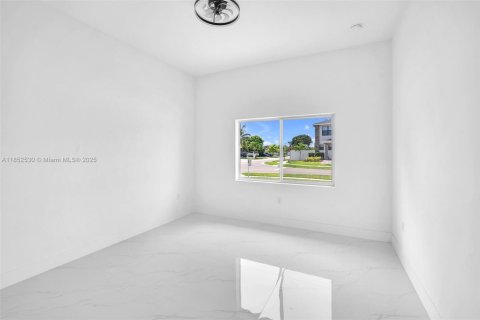 Купить виллу или дом в Хомстед, Флорида 4 спальни, 193.61м2, № 1958021 - фото 23