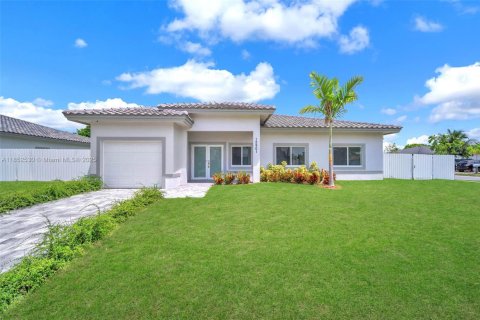 Купить виллу или дом в Хомстед, Флорида 4 спальни, 193.61м2, № 1958021 - фото 1