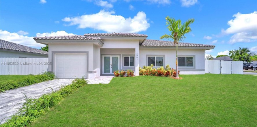 Дом в Хомстед, Флорида 4 спальни, 193.61м2 № 1958021