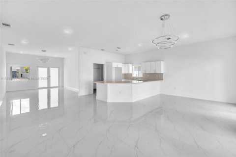 Купить виллу или дом в Хомстед, Флорида 4 спальни, 193.61м2, № 1958021 - фото 9