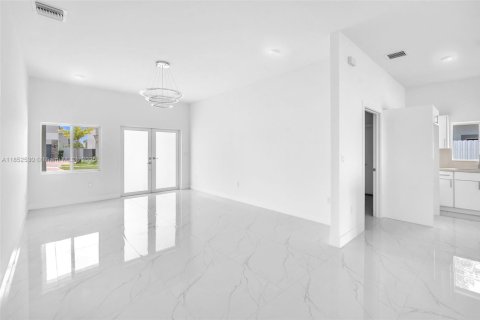 Купить виллу или дом в Хомстед, Флорида 4 спальни, 193.61м2, № 1958021 - фото 6