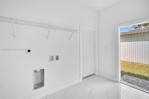 Купить виллу или дом в Хомстед, Флорида 4 спальни, 193.61м2, № 1958021 - фото 18