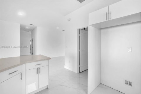 Купить виллу или дом в Хомстед, Флорида 4 спальни, 193.61м2, № 1958021 - фото 16