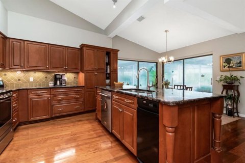 Casa en venta en Tampa, Florida, 5 dormitorios, 288.93 m2 № 2158017 - foto 13