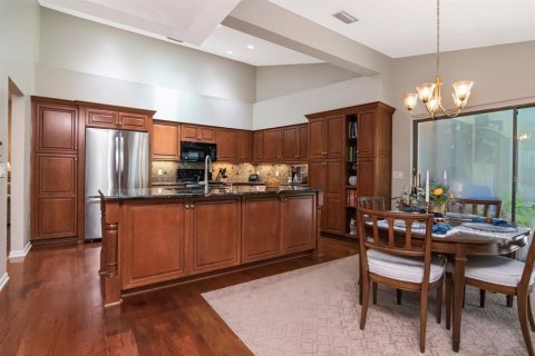 Casa en venta en Tampa, Florida, 5 dormitorios, 288.93 m2 № 2158017 - foto 10