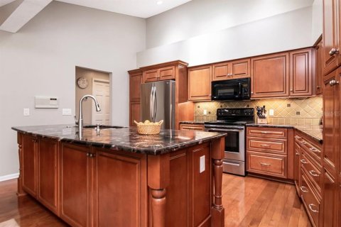 Casa en venta en Tampa, Florida, 5 dormitorios, 288.93 m2 № 2158017 - foto 14