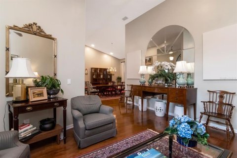 Casa en venta en Tampa, Florida, 5 dormitorios, 288.93 m2 № 2158017 - foto 5