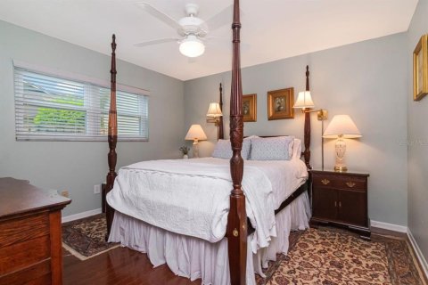 Casa en venta en Tampa, Florida, 5 dormitorios, 288.93 m2 № 2158017 - foto 28