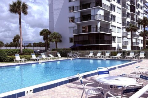 Condo in St. Lucie, Florida, 2 bedrooms  № 2250735 - photo 20