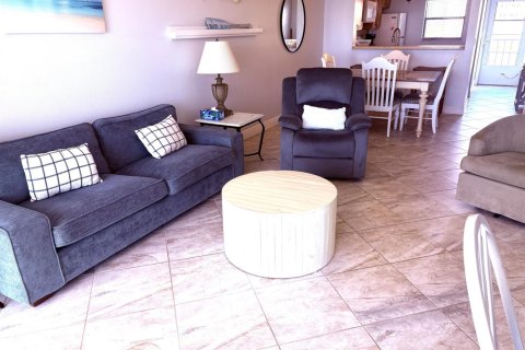 Condo in St. Lucie, Florida, 2 bedrooms  № 2250735 - photo 10