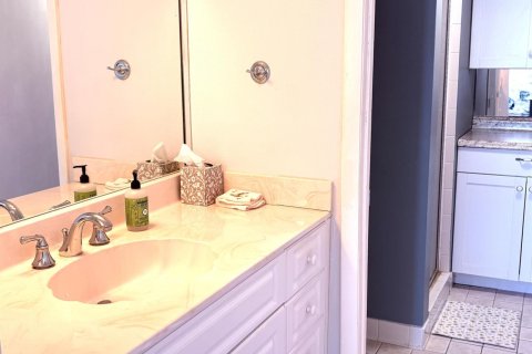 Condo in St. Lucie, Florida, 2 bedrooms  № 2250735 - photo 14