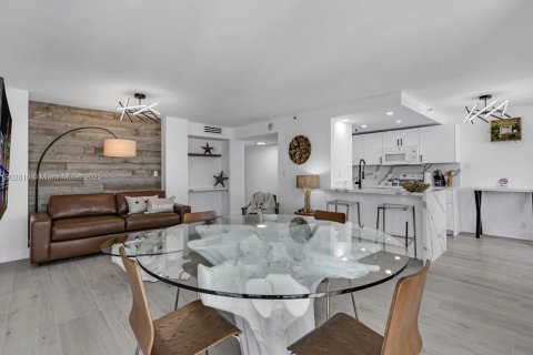 Condo in Miami Beach, Florida, 1 bedroom  № 1954237 - photo 18
