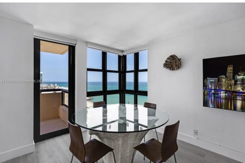 Condo in Miami Beach, Florida, 1 bedroom  № 1954237 - photo 16