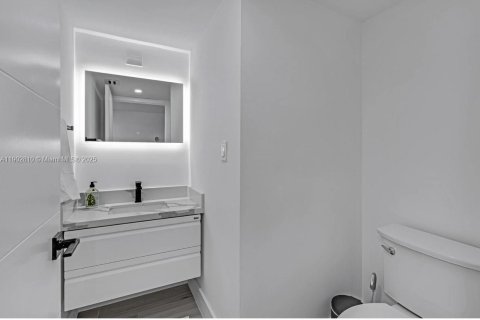 Condo in Miami Beach, Florida, 1 bedroom  № 1954237 - photo 28