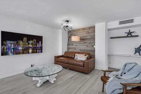 Condo in Miami Beach, Florida, 1 bedroom  № 1954237 - photo 17