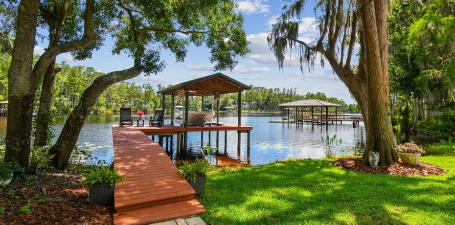 House in Odessa, Florida 4 bedrooms, 378.48 sq.m. № 1793480