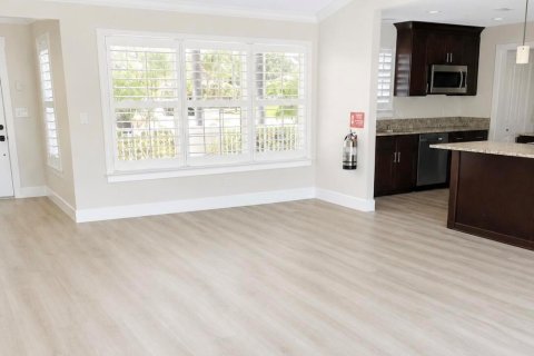 House in Stuart, Florida 4 bedrooms, 184.69 sq.m. № 2250029 - photo 7