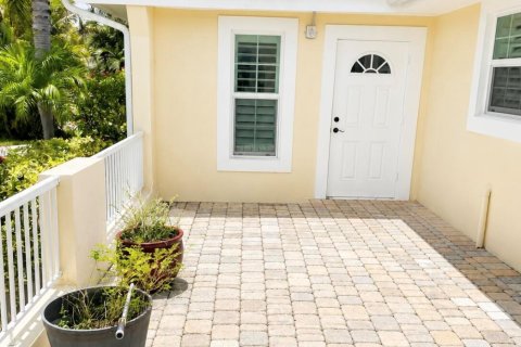 House in Stuart, Florida 4 bedrooms, 184.69 sq.m. № 2250029 - photo 5