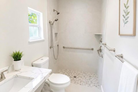 House in Stuart, Florida 4 bedrooms, 184.69 sq.m. № 2250029 - photo 18