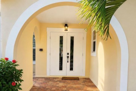 House in Stuart, Florida 4 bedrooms, 184.69 sq.m. № 2250029 - photo 3