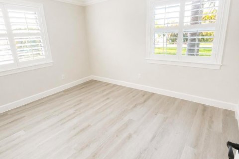 House in Stuart, Florida 4 bedrooms, 184.69 sq.m. № 2250029 - photo 27