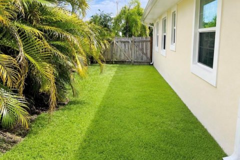 House in Stuart, Florida 4 bedrooms, 184.69 sq.m. № 2250029 - photo 29