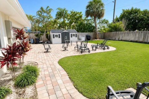 House in Stuart, Florida 4 bedrooms, 184.69 sq.m. № 2250029 - photo 30