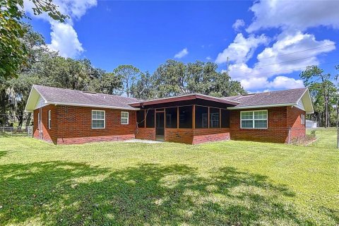 House in Plant City, Florida 4 bedrooms, 212 sq.m. № 2306198 - photo 28