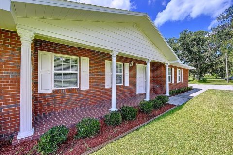 House in Plant City, Florida 4 bedrooms, 212 sq.m. № 2306198 - photo 6