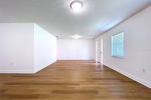 House in Plant City, Florida 4 bedrooms, 212 sq.m. № 2306198 - photo 12