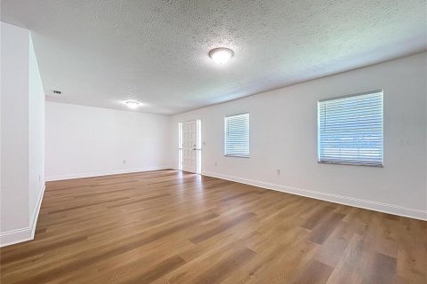 House in Plant City, Florida 4 bedrooms, 212 sq.m. № 2306198 - photo 14