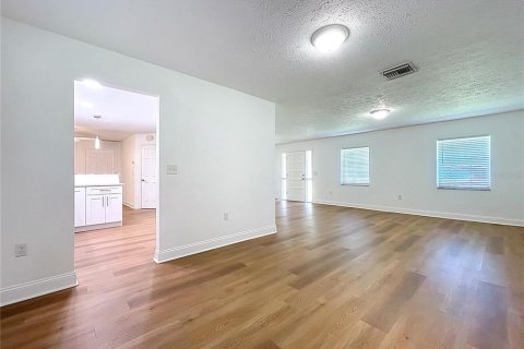 House in Plant City, Florida 4 bedrooms, 212 sq.m. № 2306198 - photo 15