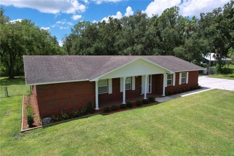 House in Plant City, Florida 4 bedrooms, 212 sq.m. № 2306198 - photo 27