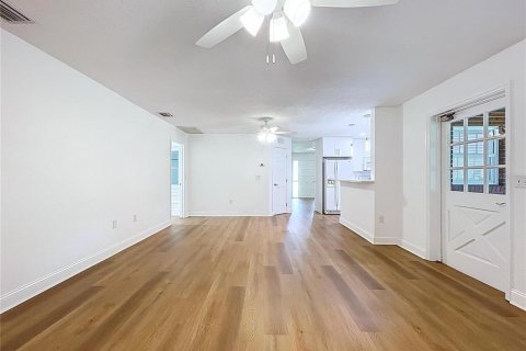 House in Plant City, Florida 4 bedrooms, 212 sq.m. № 2306198 - photo 25