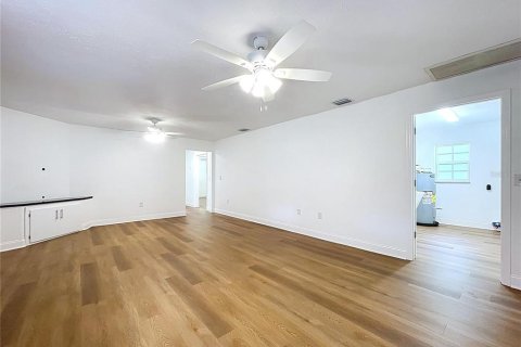 House in Plant City, Florida 4 bedrooms, 212 sq.m. № 2306198 - photo 24