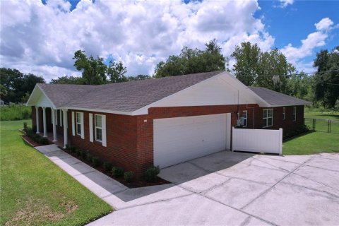 House in Plant City, Florida 4 bedrooms, 212 sq.m. № 2306198 - photo 26