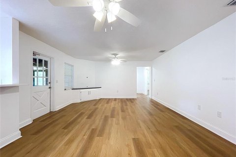 House in Plant City, Florida 4 bedrooms, 212 sq.m. № 2306198 - photo 23