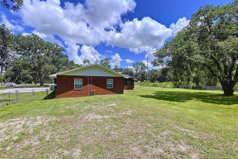 House in Plant City, Florida 4 bedrooms, 212 sq.m. № 2306198 - photo 29