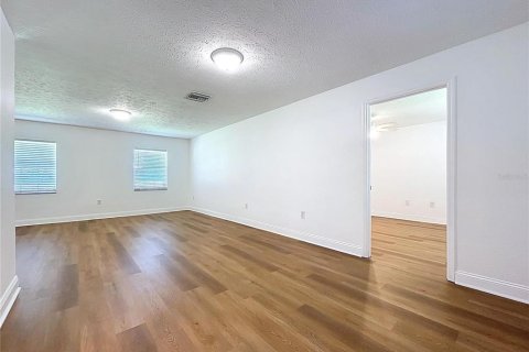 House in Plant City, Florida 4 bedrooms, 212 sq.m. № 2306198 - photo 21