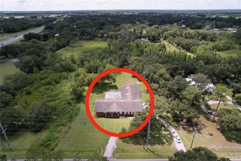 House in Plant City, Florida 4 bedrooms, 212 sq.m. № 2306198 - photo 8