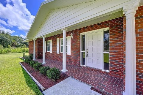House in Plant City, Florida 4 bedrooms, 212 sq.m. № 2306198 - photo 7