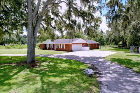 House in Plant City, Florida 4 bedrooms, 212 sq.m. № 2306198 - photo 5