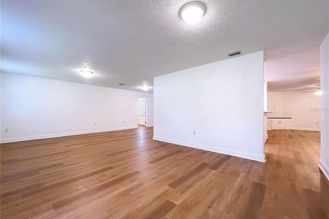 House in Plant City, Florida 4 bedrooms, 212 sq.m. № 2306198 - photo 20