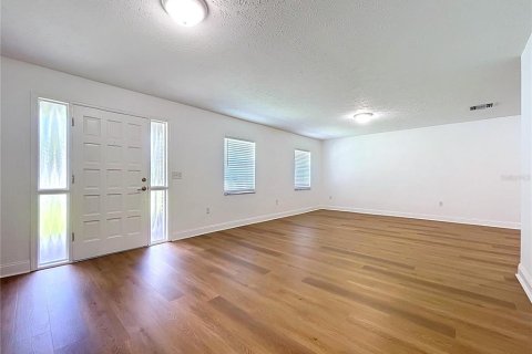 House in Plant City, Florida 4 bedrooms, 212 sq.m. № 2306198 - photo 11