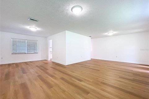 House in Plant City, Florida 4 bedrooms, 212 sq.m. № 2306198 - photo 16