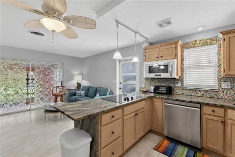 Condo in Venice, Florida, 2 bedrooms  № 2302994 - photo 16