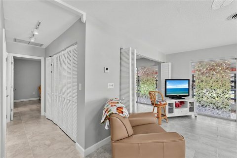 Condo in Venice, Florida, 2 bedrooms  № 2302994 - photo 17