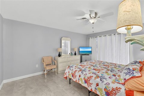 Condo in Venice, Florida, 2 bedrooms  № 2302994 - photo 22