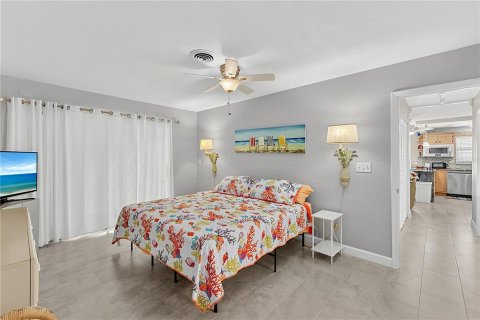 Condo in Venice, Florida, 2 bedrooms  № 2302994 - photo 23
